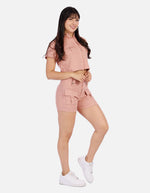 Conjunto mujer estilo cargo con camisa crop y short utilitario