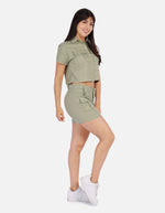 Conjunto mujer estilo cargo con camisa crop y short utilitario