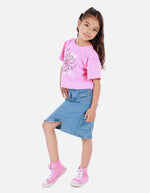 Camiseta crop para niña con estampado floral y mensaje positivo