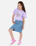 Camiseta crop para niña con estampado floral y mensaje positivo