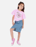 Camiseta crop para niña con estampado floral y mensaje positivo