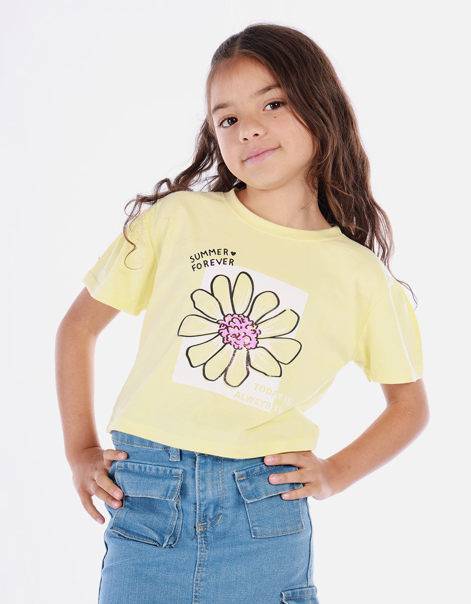 Camiseta crop para niña con estampado floral y mensaje positivo