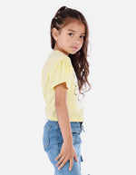 Camiseta crop para niña con estampado floral y mensaje positivo