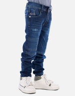 Jean cargo para niño con bolsillos utilitarios y efecto desgastado