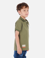 Polo urbano para niño con cuello camisero y estampados decorativos