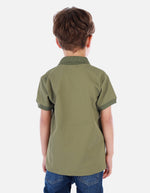 Polo urbano para niño con cuello camisero y estampados decorativos