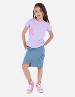 Camiseta crop para niña con estampado corazón