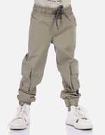 Jogger cargo para niño con bolsillos laterales y pretina ajustable