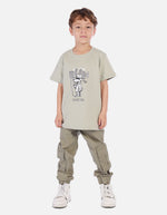 Jogger cargo para niño con bolsillos laterales y pretina ajustable