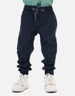 Jogger cargo para niño con bolsillos laterales y pretina ajustable