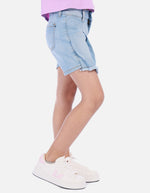 Falda short corta tipo denim para niña con bota desflecada y pliegues