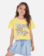 Camiseta crop para niña con estampado urbano
