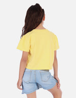 Camiseta crop para niña con estampado urbano