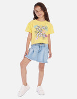 Camiseta crop para niña con estampado urbano