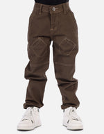 Pantalón tipo carpintero para niño con bolsillos decorativos