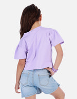 Camiseta crop para niña con estampado urbano