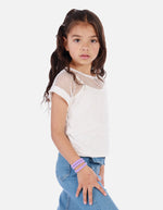 Blusa tipo crop para niña con diseño de malla