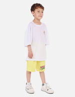 Conjunto urbano para niño con camiseta estampada y bermuda cómoda