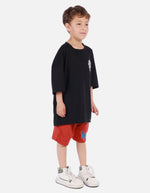 Conjunto urbano para niño con camiseta estampada y bermuda cómoda