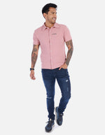 Camisa casual para hombre con cuello amplio y botones frontales