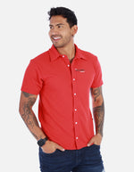 Camisa casual para hombre con cuello amplio y botones frontales