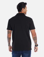 Camisa casual para hombre con cuello amplio y botones frontales