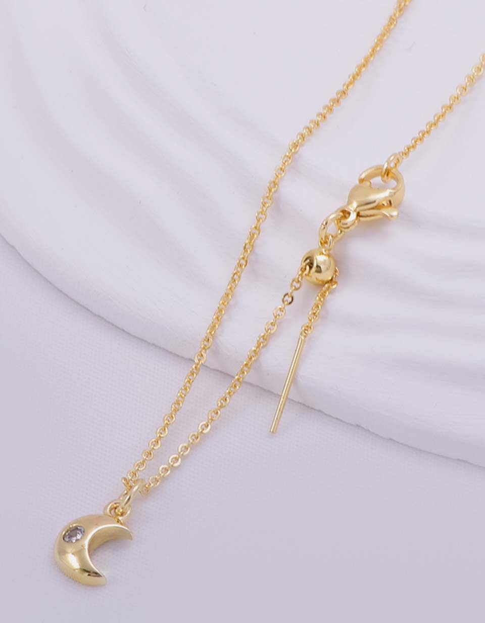 Cadena con Dije Luna y Circonia en Dorado para Mujer