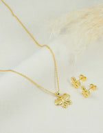 Conjunto de Collar y Aretes con Dije de Mariposa