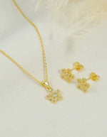 Conjunto de Collar y Aretes con Dije Floral Texturizado