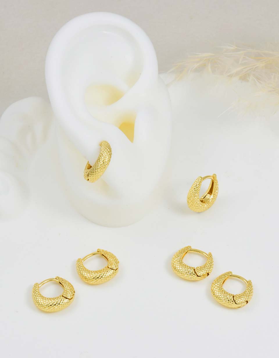 Set de Candongas Doradas con Textura Martillada x3