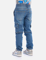 Pantalón cargo niño en denim resistente