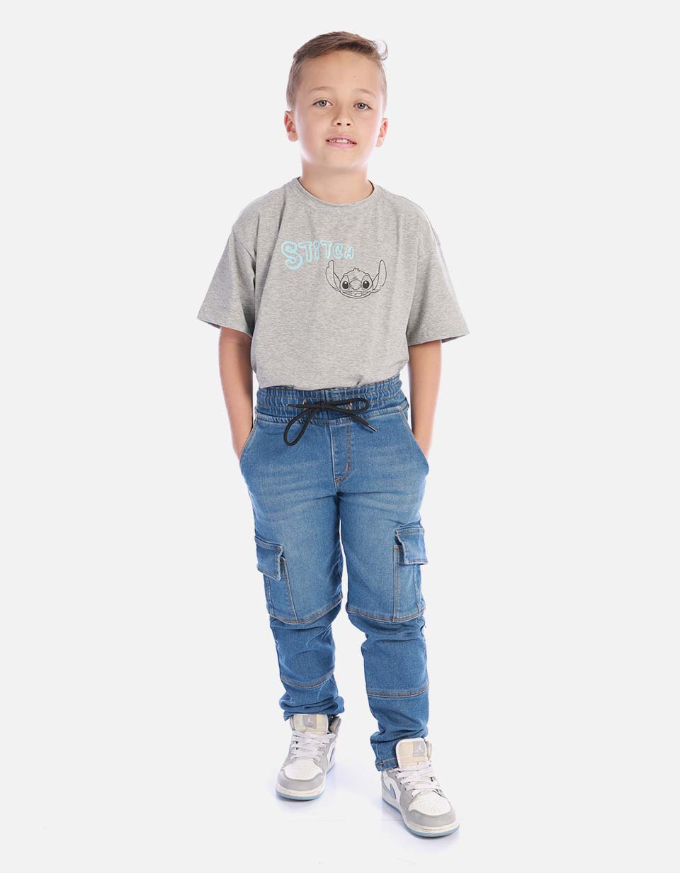 Pantalón cargo niño en denim resistente