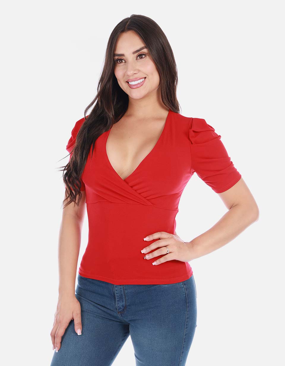 Blusa femenina con escote en V