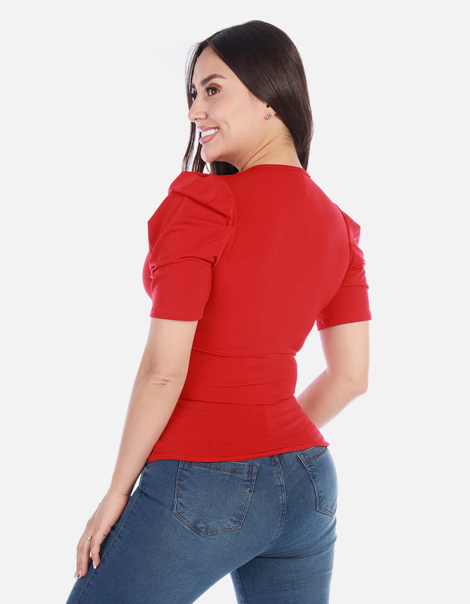 Blusa femenina con escote en V