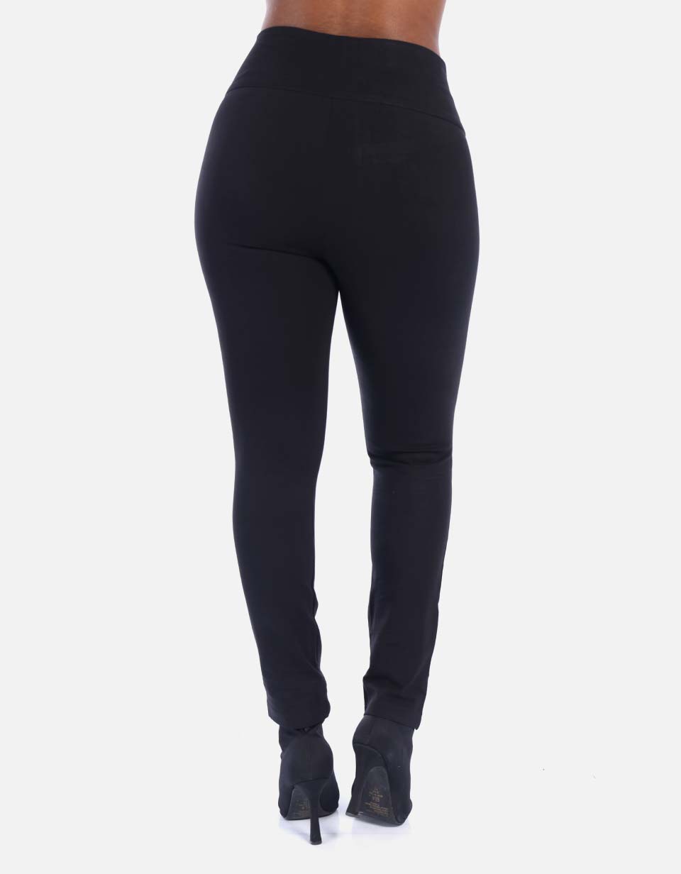 Pantalón negro tiro alto