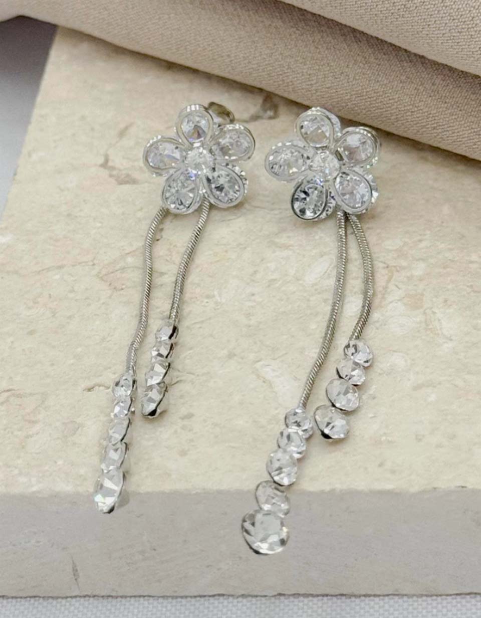 Aretes Largos Flor con Cadenas Colgantes